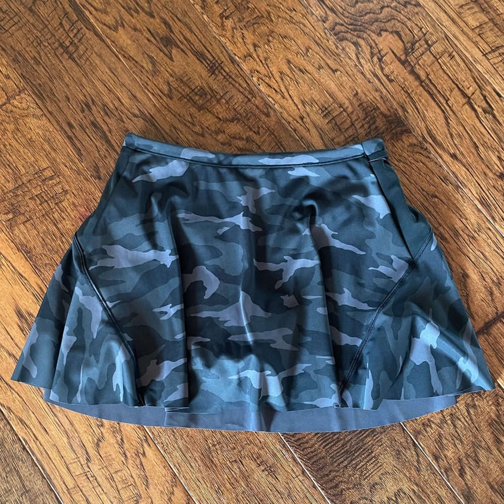 EUC-Athleta Black Camo Match Point Skort